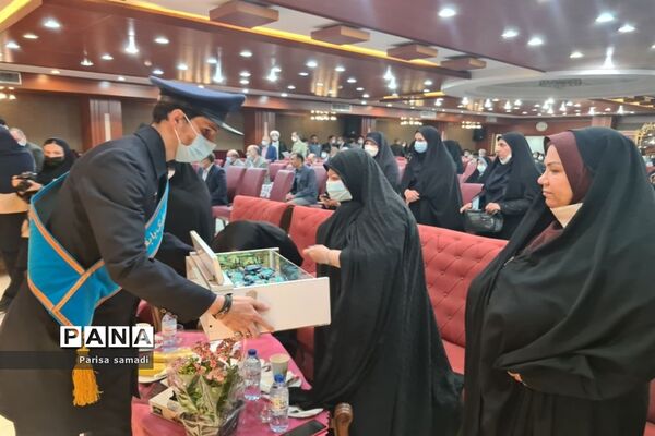 آیین تجلیل از معلمان نمونه استانی و منطقه‌ای در منطقه ۱۳ شهر تهران