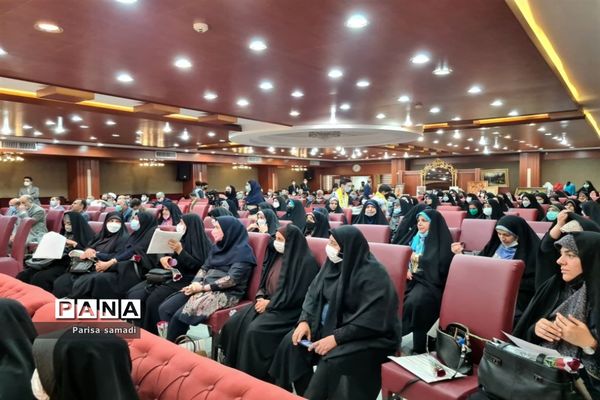 آیین تجلیل از معلمان نمونه استانی و منطقه‌ای در منطقه ۱۳ شهر تهران