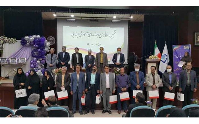 آئین تجلیل از معلمان و مدیران برتر دوره ابتدایی نیشابور برگزار شد