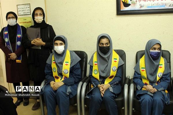 دیدار جمعی از دانش‌آموزان مدرسه تشکیلاتی پاینده با مدیر سازمان دانش‌آموزی استان خوزستان