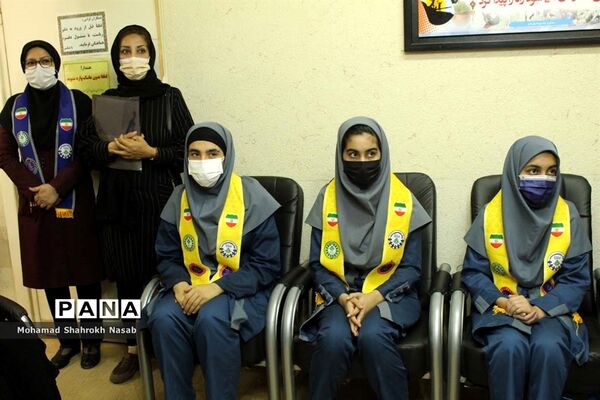 دیدار جمعی از دانش‌آموزان مدرسه تشکیلاتی پاینده با مدیر سازمان دانش‌آموزی استان خوزستان