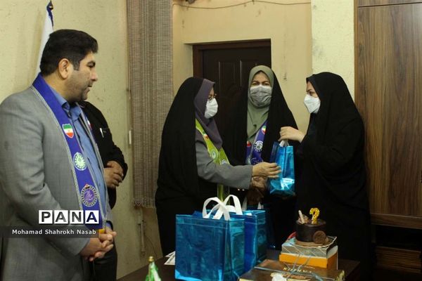 دیدار جمعی از دانش‌آموزان مدرسه تشکیلاتی پاینده با مدیر سازمان دانش‌آموزی استان خوزستان