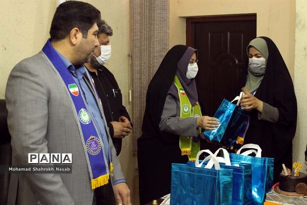 دیدار جمعی از دانش‌آموزان مدرسه تشکیلاتی پاینده با مدیر سازمان دانش‌آموزی استان خوزستان