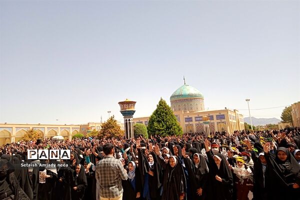 اجرای بزرگ سرود سلام فرمانده در کاشمر