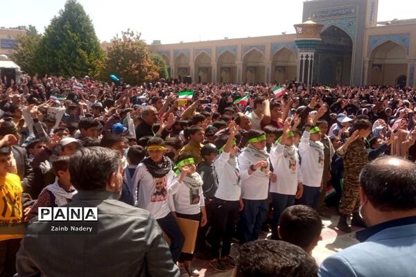 اجرای بزرگ سرود سلام فرمانده در کاشمر