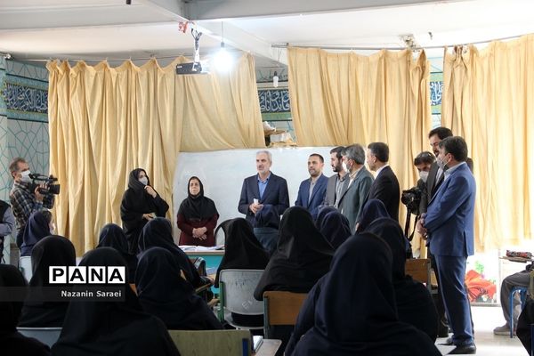 بازدید وزیر آموزش و پرورش از واحدهای آموزشی و پروژه‌های ورزشی اسلامشهر