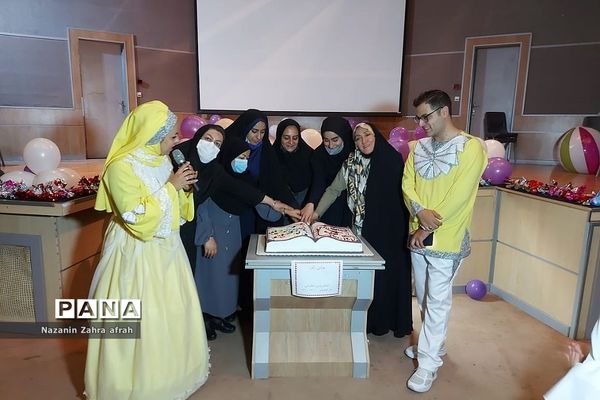 برگزاری‌جشن الفبا در بین دانش‌آموزان کلاس اولی رودهن