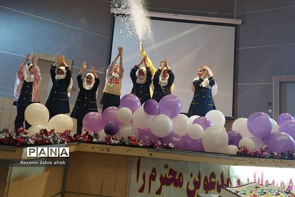 برگزاری‌جشن الفبا در بین دانش‌آموزان کلاس اولی رودهن
