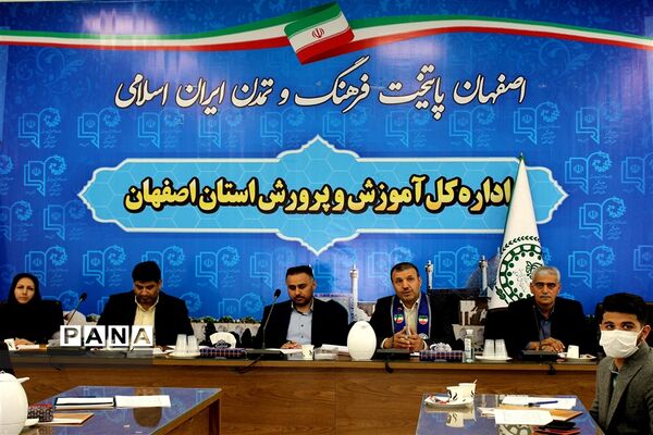 برگزاری مرحله فینال مسابقات مناظره دانش‌آموزی در اصفهان