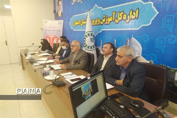 برگزاری مرحله فینال مسابقات مناظره دانش‌آموزی در اصفهان