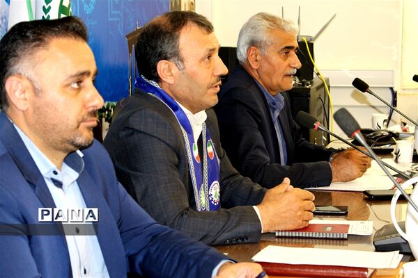 برگزاری مرحله فینال مسابقات مناظره دانش‌آموزی در اصفهان