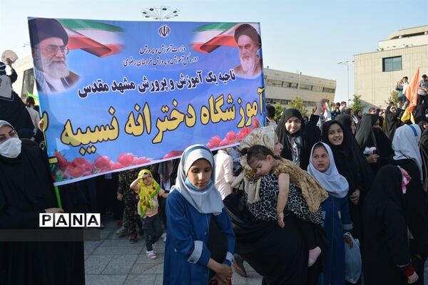 مراسم اجرای سرود سلام فرمانده در مشهد الرضا(ع)
