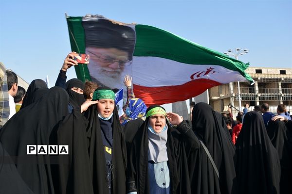 مراسم اجرای سرود سلام فرمانده در مشهد الرضا(ع)