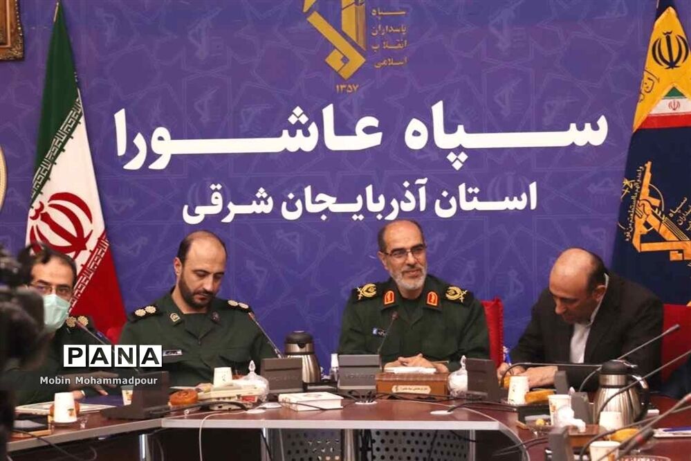 نشست صمیمی فرمانده سپاه عاشورا آذربایجان شرقی با اصحاب رسانه