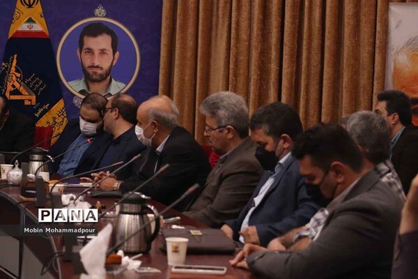 نشست صمیمی فرمانده سپاه عاشورا آذربایجان شرقی با اصحاب رسانه