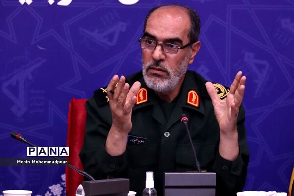 نشست صمیمی فرمانده سپاه عاشورا آذربایجان شرقی با اصحاب رسانه