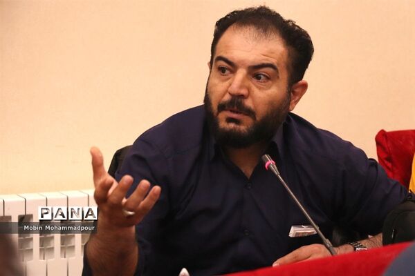 نشست صمیمی فرمانده سپاه عاشورا آذربایجان شرقی با اصحاب رسانه