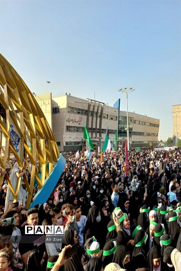 سرود حماسی سلام فرمانده در میدان شهدای مشهد