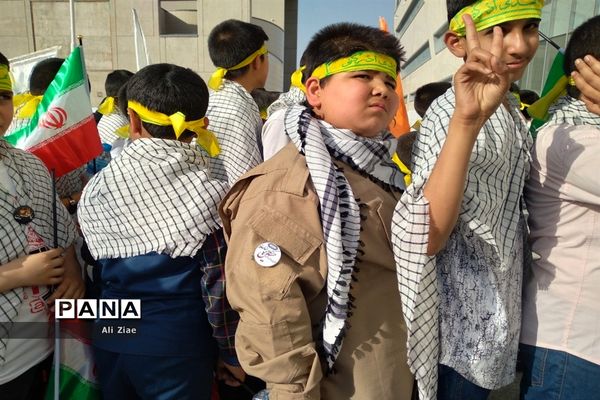 سرود حماسی سلام فرمانده در میدان شهدای مشهد