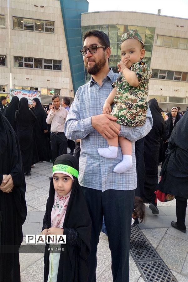 سرود حماسی سلام فرمانده در میدان شهدای مشهد