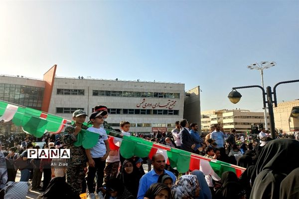 سرود حماسی سلام فرمانده در میدان شهدای مشهد