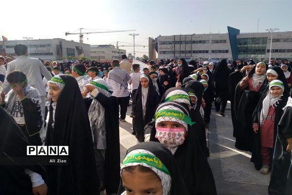 سرود حماسی سلام فرمانده در میدان شهدای مشهد