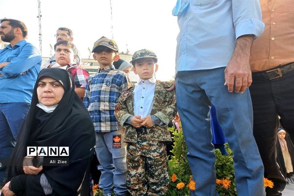 سرود حماسی سلام فرمانده در میدان شهدای مشهد