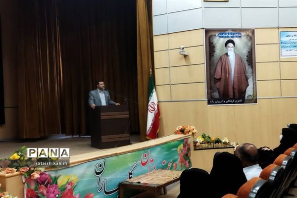 تقدیر از رتبه‌های برتر فرهنگی و هنری و قرآنی ناحیه یک قزوین