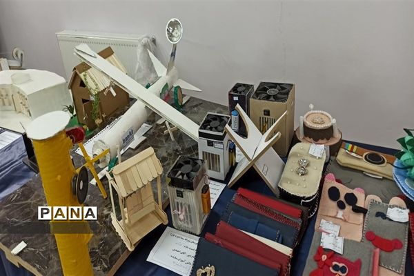 برگزاری نمایشگاه آثار و ابتکارات دانش‌آموزان مدارس سما همدان