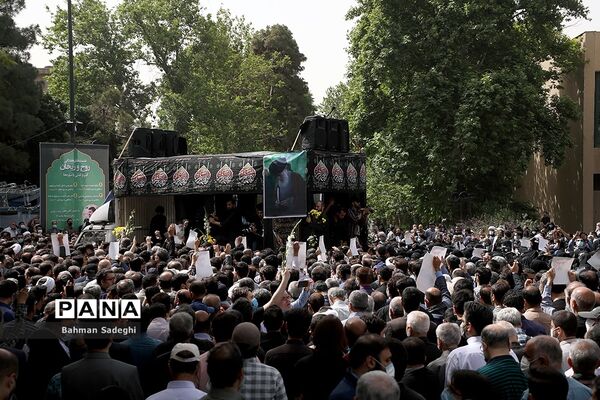 مراسم تشییع پیکر مرحوم  آیت الله فاطمی‌نیا در دانشگاه تهران