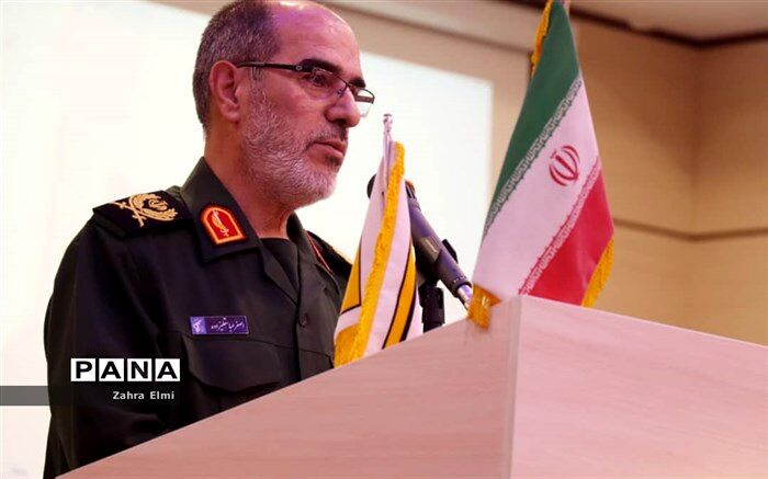 امروزه ما در هدف دشمنان انقلاب قرار گرفته ایم