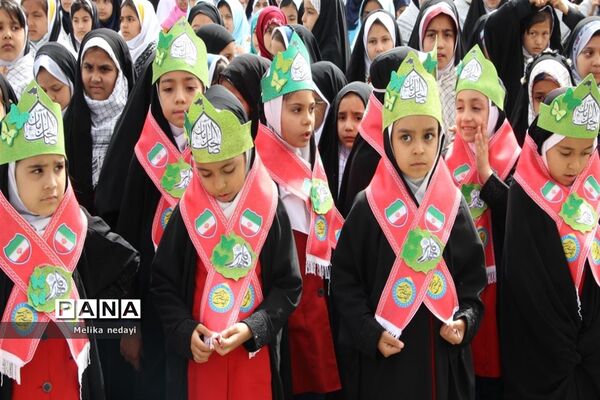 همنوایی دهه هشتادی و نودی‌ها با سرود سلام فرمانده در تربت جام