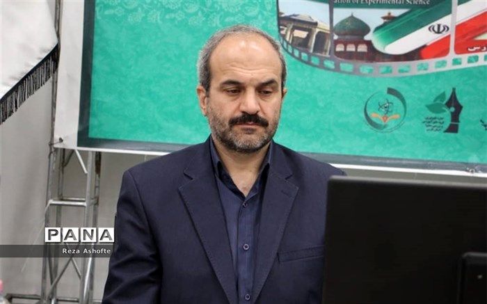 معلمان دوره اول متوسطه به شناخت هیجانی و جسمانی دانش‌آموزان این دوره توجه ویژه کنند