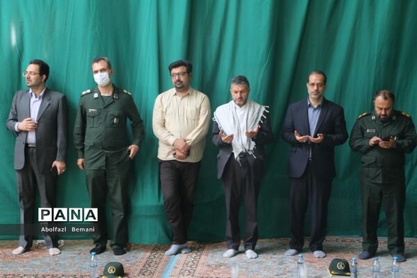 همخوانی سرود سلام فرمانده در مسجد مقدس جمکران-2