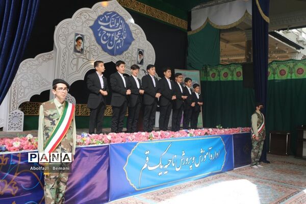 همخوانی سرود سلام فرمانده در مسجد مقدس جمکران-2