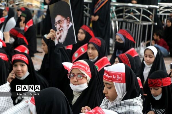 همخوانی سرود سلام فرمانده در مسجد مقدس جمکران-2