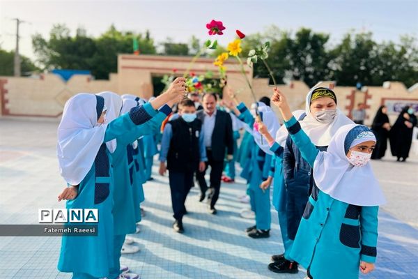 شور و نشاط دانش‌آموزان در حاشیه برگزاری مسابقات قرآن در آباده