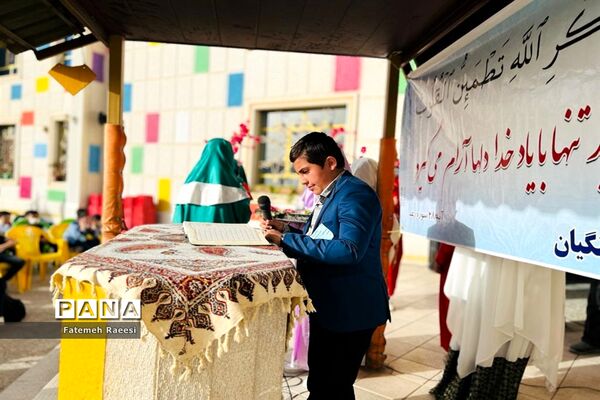 شور و نشاط دانش‌آموزان در حاشیه برگزاری مسابقات قرآن در آباده