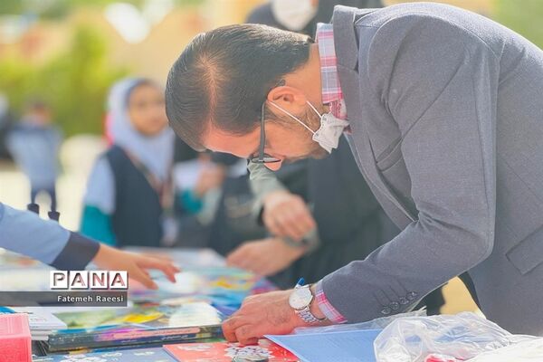 شور و نشاط دانش‌آموزان در حاشیه برگزاری مسابقات قرآن در آباده