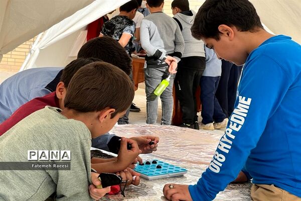 شور و نشاط دانش‌آموزان در حاشیه برگزاری مسابقات قرآن در آباده