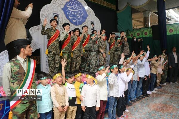 اجرای سرود سلام فرمانده در مسجد مقدس جمکران-3