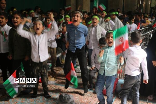 اجرای سرود سلام فرمانده در مسجد مقدس جمکران-3