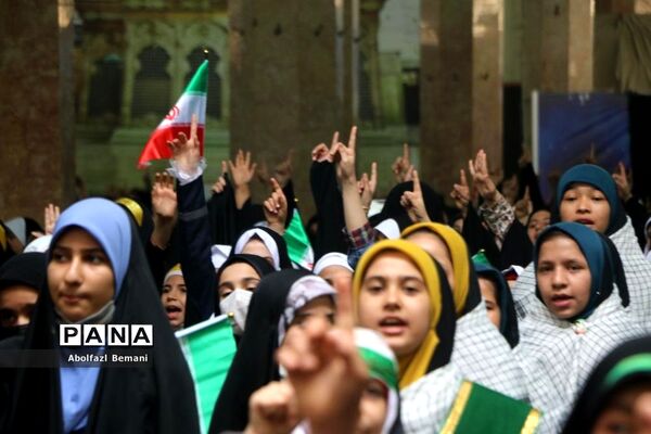 اجرای سرود سلام فرمانده در مسجد مقدس جمکران-3
