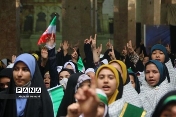 اجرای سرود سلام فرمانده در مسجد مقدس جمکران-3