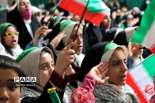 اجرای سرود سلام فرمانده در مسجد مقدس جمکران-3