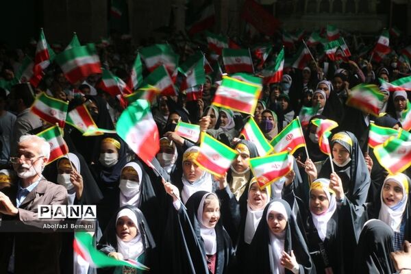 اجرای سرود سلام فرمانده در مسجد مقدس جمکران-3