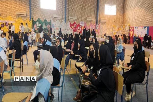 آیین تقدیر از مراقبین و سفیران سلامت دانش‌آموزی در حمیدیه