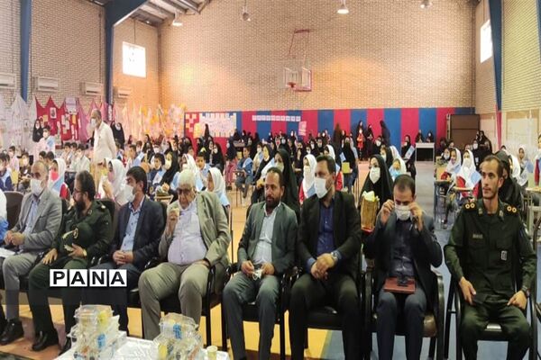 آیین تقدیر از مراقبین و سفیران سلامت دانش‌آموزی در حمیدیه