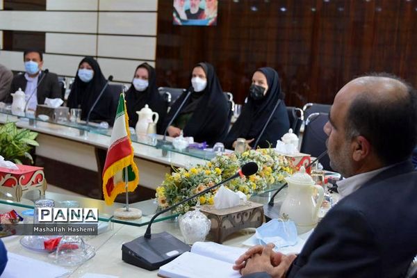 نشست هم‌اندیشی معاونت آموزش ابتدایی اداره‌کل آموزش و پرورش استان بوشهر