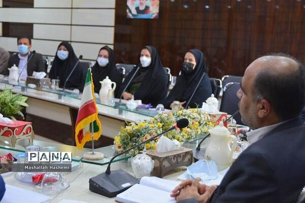 نشست هم‌اندیشی معاونت آموزش ابتدایی اداره‌کل آموزش و پرورش استان بوشهر